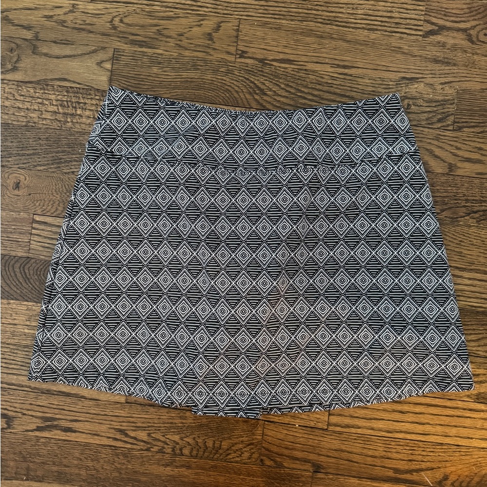 Sigrid Olsen Black and White Patterned Exercise Mini Skort